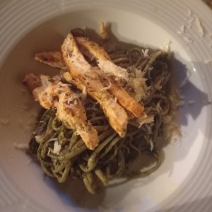 Pasta al pesto con pollo