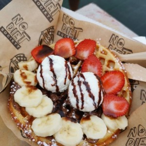 Wafflets con Banana y Fresas