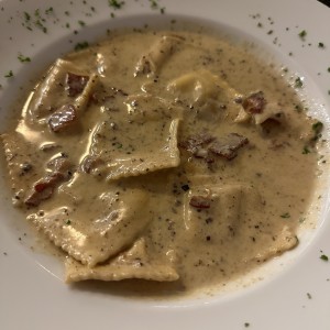 Ravioli cuatro formaggi al tartufo