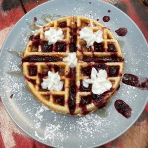 waffles con frutos rojos