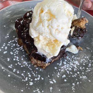 Brownie con helado