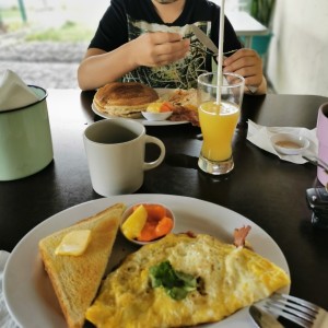 Omelette o Huevos Revueltos