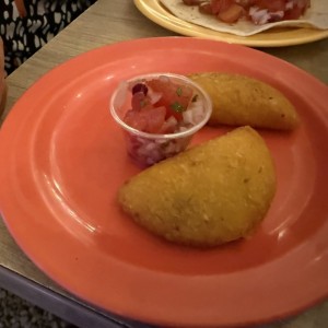 Empanaditas de Carne con Pico de Gallo