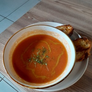 Tomate soup & grilled cheese