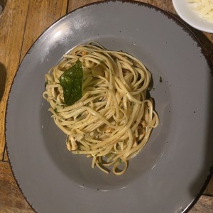 Linguini aolio con pollo 