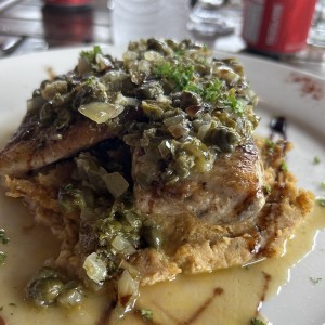 Filete de Corvina en Salsa de Vino Blanco