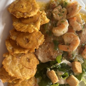 Filete de pescado en salsa de camarones
