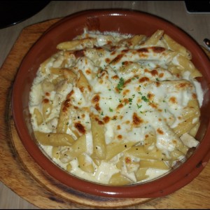 pasta con pollo en salsa blanca