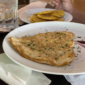 Filete de pechuga al ajillo