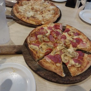 Pizza Pinocho y Pizza de pollo