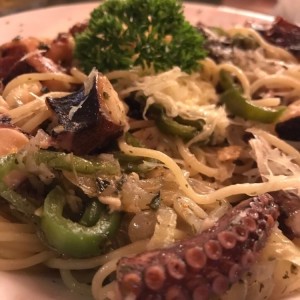 pasta con pulpo al ajillo