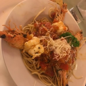 pasta con langostino y pomodoro