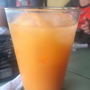 Jugo de naranja con zanahoria. 