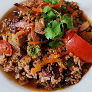 Tacu-tacu peruano con lomo saltado