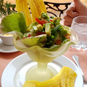 camarones con aguacate y cilantro