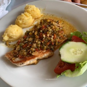 Filete de pollo al ajillo 