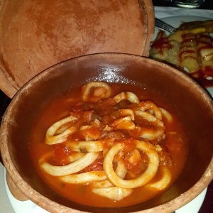 Calamares a la criolla. 