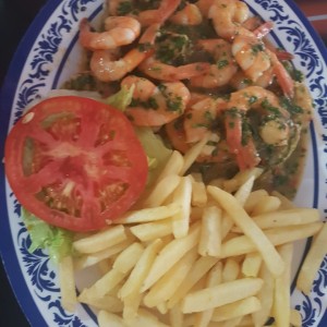 filet de pescado con camarones en salsa verde