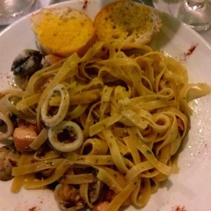 Fettucini fruto del mar al oleo