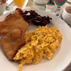 Desayuno Americano con Hojaldre