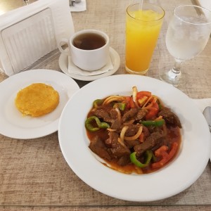 Bistec Picado con Tortilla