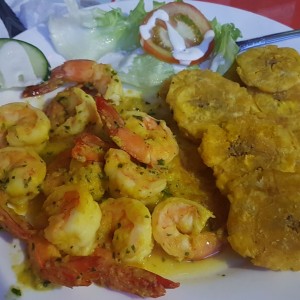 Camarones al ajillo