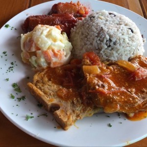 Almuerzo con Chuleta de Puerco