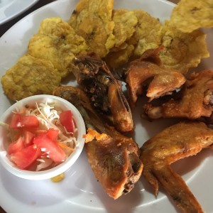 Pollo Frito con Patacones