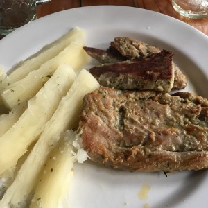 Filete a la plancha de Pescado con yuca sancochada