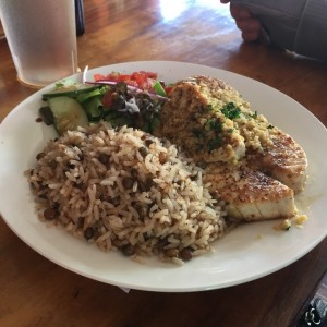 Filete de Bojala con arroz con coco y guandu 