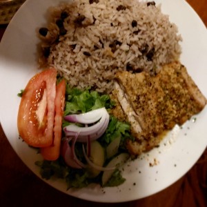 Pescado dorado y arroz con guandu