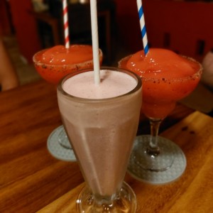 Batido de fresa con helado y Frozen Strawberries Margaritas