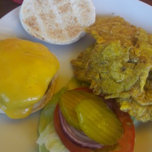 cheeseburguer con patacones