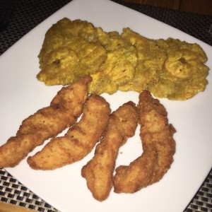 Deditos de pollo con patacones