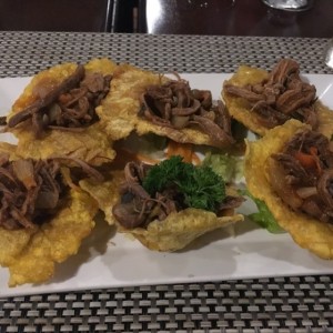 patacones rellenos con ropa vieja