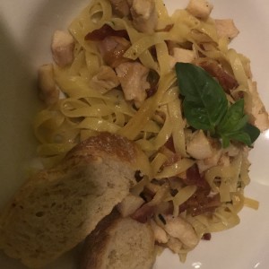 pasta al gusto, fetuchini al oleo con pollo y bacon 