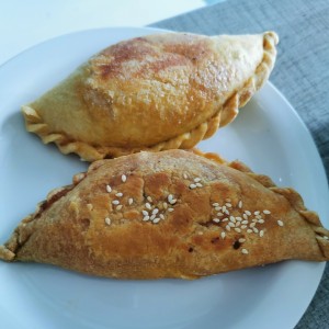 Empanada de queso y pollo