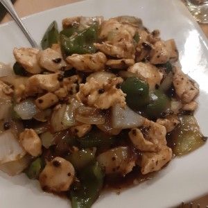 pollo en salsa de frijoles negros