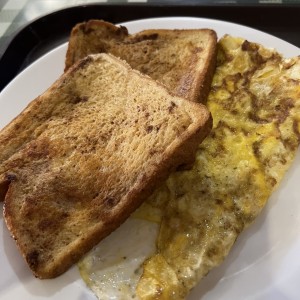 Tostadas francesas y omelette