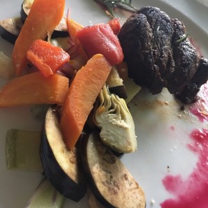 Filete de Res con Vegetales al Vapor