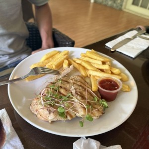 POLLOS-CHICKEN - PECHUGA DESHUESADA