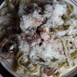 pasta Alfredo con tocino