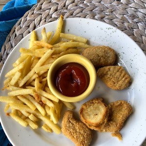 Nuggets con papas fritas