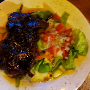 filete con ensalada al vino tinto