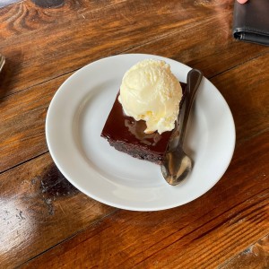 Brownie con helado 