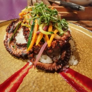 Pulpo con arroz de coco