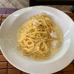 spaguetti en salsa blanca con pollo