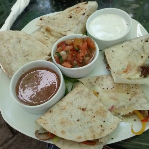 trio de quesadillas