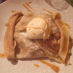 Crepes con manzanas flameadas