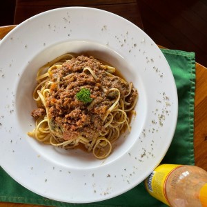 pasta a la bolognesa y pesto 